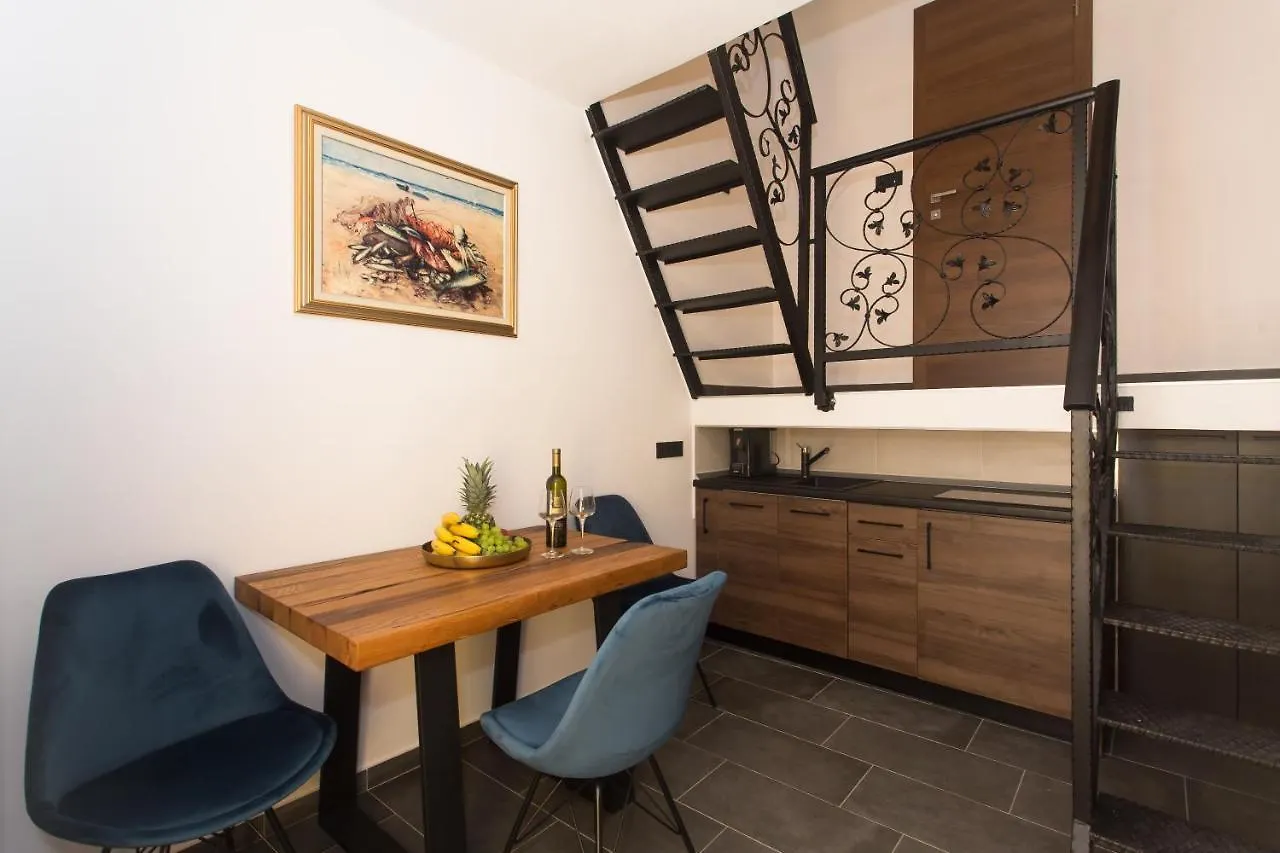 Amaizing Apartment Near Airport Kastel Stafilic