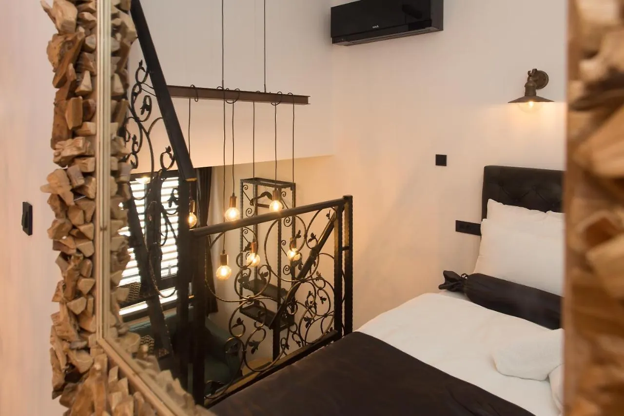 Amaizing Apartment Near Airport Kastel Stafilic 0*,