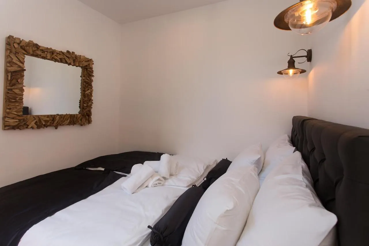 Amaizing Apartment Near Airport Kastel Stafilic
