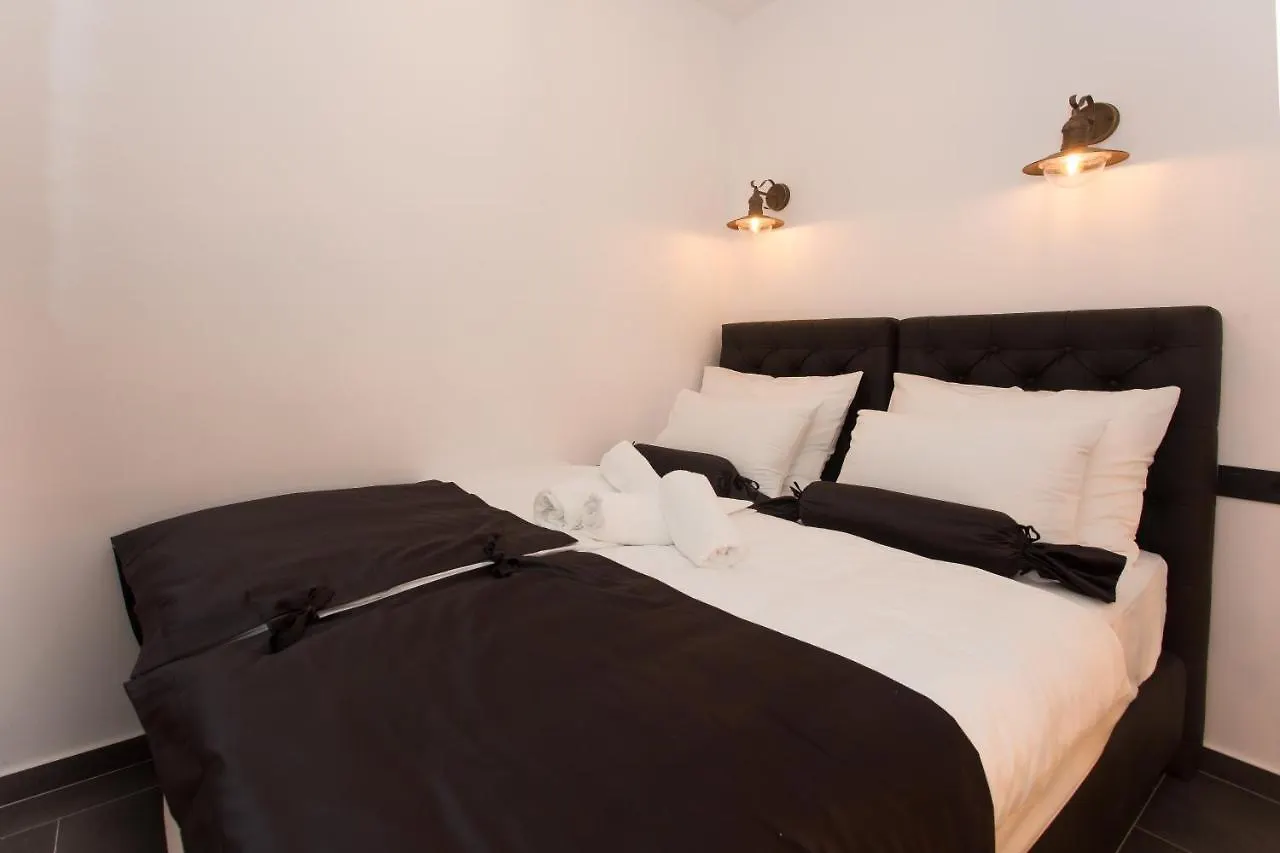 Amaizing Apartment Near Airport Kastel Stafilic