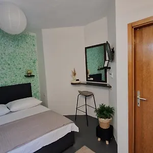  Apartment Nina