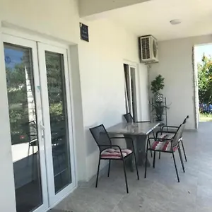  Apartment Dobric