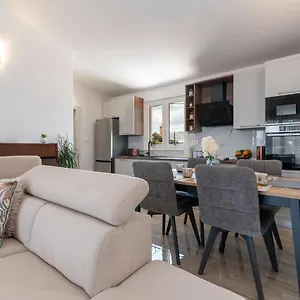  Apartment Amazing Sea View Apartment- Romantica